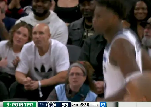 开云体育官网-爱德华兹干拔三分投进已经6中5拿到17分，森林狼仅差快船3分