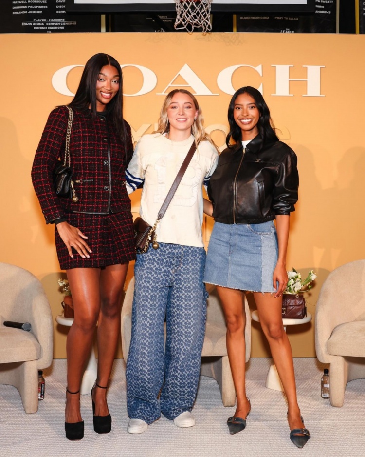 开云下注入口-娜塔莉亚·布莱恩特晒工作照！作为主持人参与佩奇&amp;里斯访谈节目